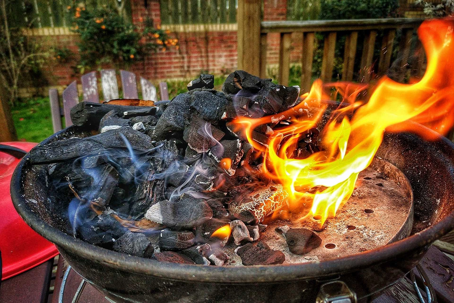 Hoe steek je een barbecue aan
